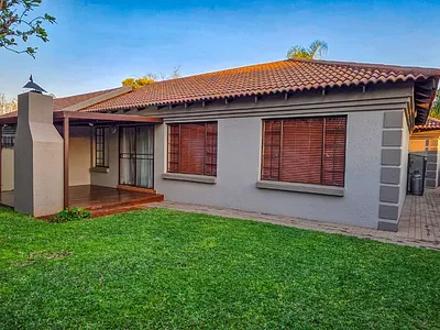 2 Bedroom Townhouse For Sale in Pretoria - img