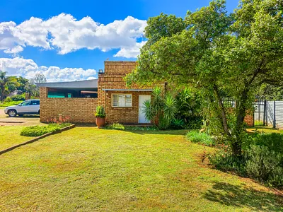 19 Bedroom House For Sale in Akasia - hMDa.webp