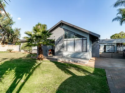 4 Bedroom House To Rent in Pretoria - img