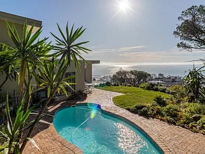 4 Bedroom House For Sale in Cape Town - H5e7.webp