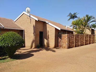 2 Bedroom Townhouse For Sale in Pretoria - img