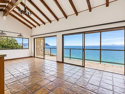 3 Bedroom House For Sale in Cape Town - oyXy.webp