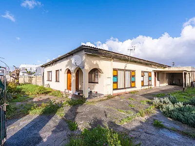7 Bedroom House For Sale in Cape Town - img