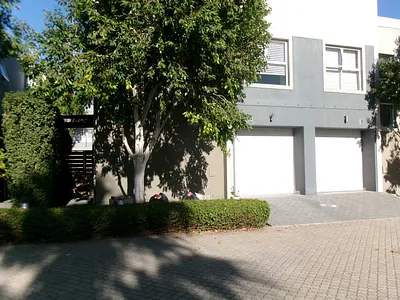 3 Bedroom Townhouse To Rent in Cape Town - PDBe.webp