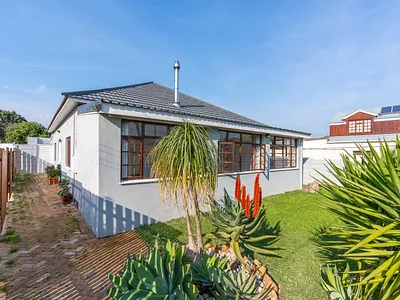 4 Bedroom House To Rent in Cape Town - P85T.webp