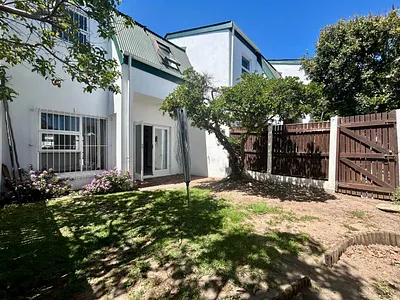 3 Bedroom Townhouse For Sale in Muizenberg, Cape Town - ybq2.webp