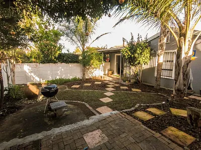 4 Bedroom House To Rent in Cape Town - 2jet.webp