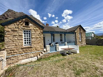 6 Bedroom House To Rent in Muizenberg, Cape Town - bZtN.webp