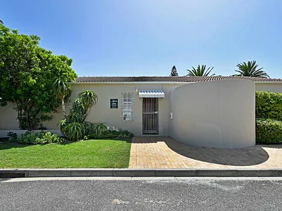 3 Bedroom House To Rent in Cape Town - ftKP.webp