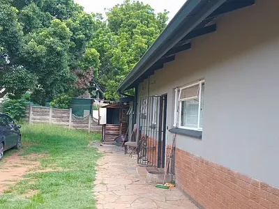 6 Bedroom House For Sale in Pretoria - KNvO.webp
