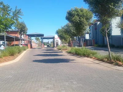 3 Bedroom Apartment For Sale in Kempton Park - ViAH.webp