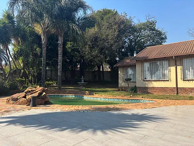 3 Bedroom House For Sale in Roodepoort - qG65.webp