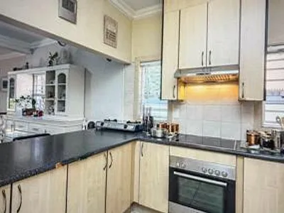 2 Bedroom House To Rent in Sandton - dKfv.webp