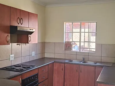 3 Bedroom Apartment For Sale in Kempton Park - NMhg.webp