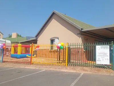2 Bedroom Apartment To Rent in Kempton Park - iUNT.webp