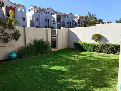 2 Bedroom Apartment For Sale in Sandton - LmM4.webp
