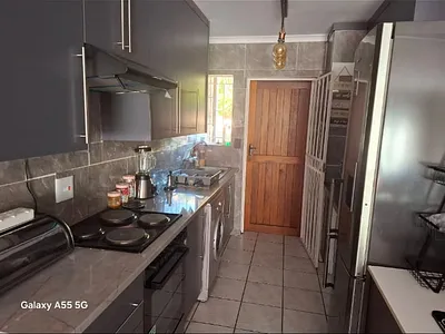 3 Bedroom Apartment To Rent in Kempton Park - XA9F.webp