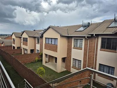 3 Bedroom Apartment For Sale in Midrand - Is9W.webp