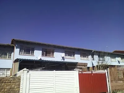 3 Bedroom Townhouse For Sale in Johannesburg - oQ5a.webp