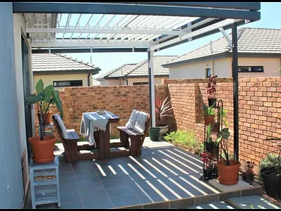 4 Bedroom Townhouse For Sale in Lion Pride Lifestyle Estate, Randburg - img