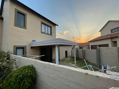 2 Bedroom Townhouse For Sale in Midrand - img