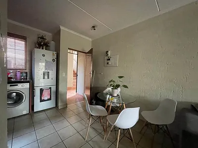 2 Bedroom Apartment To Rent in Midrand - loh7.webp