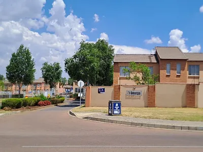2 Bedroom Apartment For Sale in Midrand - DlFp.webp