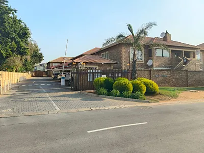 3 Bedroom Apartment To Rent in Kempton Park - 4lyS.webp