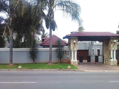 4 Bedroom House To Rent in Randburg - tP4t.webp