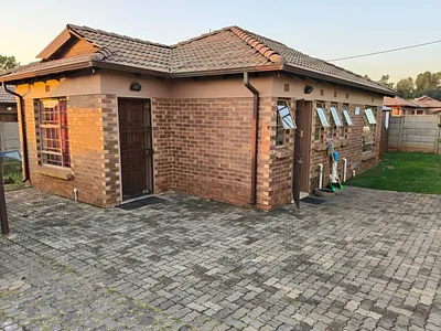 3 Bedroom House To Rent in Clayville, Midrand - p7ZC.webp