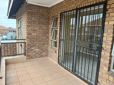 2 Bedroom Apartment For Sale in Kempton Park - IMif.webp