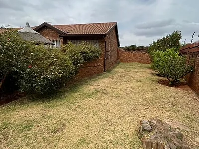 3 Bedroom House To Rent in Kempton Park - 2QXa.webp