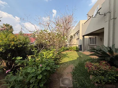 3 Bedroom Apartment For Sale in Midrand - 2HuU.webp