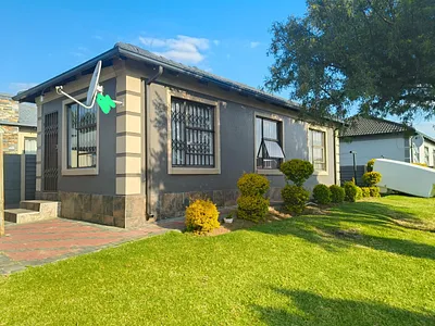 3 Bedroom House For Sale in Midrand - y49C.webp