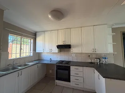 2 Bedroom Townhouse To Rent in Midrand - img