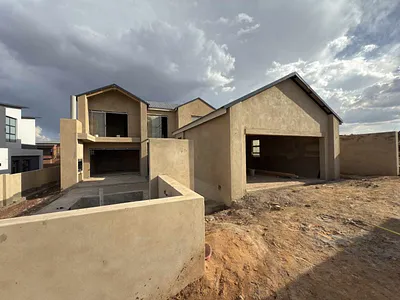 4 Bedroom House For Sale in Midrand - MT0w.webp