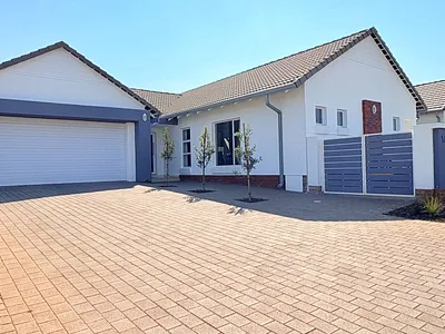 4 Bedroom House For Sale in Midstream Hill Estate, Centurion - img