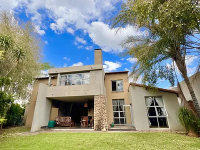 4 Bedroom Townhouse For Sale in Centurion - 1dKq.webp