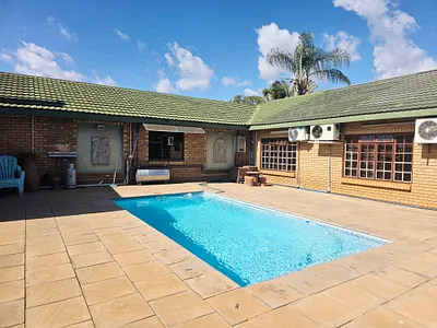 25 Bedroom House For Sale in Bela Bela - 9CUF.webp