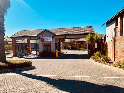 3 Bedroom Townhouse For Sale in Pretoria - 26YZ.webp