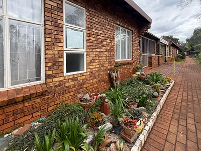 2 Bedroom Townhouse For Sale in Akasia - img