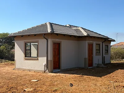 3 Bedroom House For Sale in Akasia - img