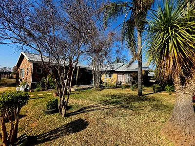 17 Bedroom House For Sale in Modimolle - D2fG.webp