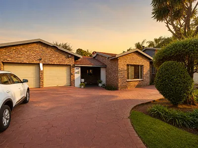 4 Bedroom House For Sale in Centurion - ELHe.webp