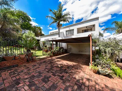 6 Bedroom House For Sale in Pretoria - 6ikr.webp
