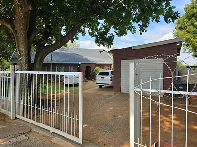 3 Bedroom House For Sale in Cullinan - 83rJ.webp