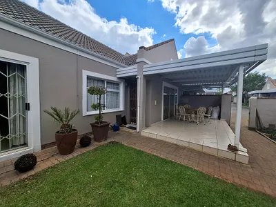 2 Bedroom Townhouse To Rent in Pretoria - img