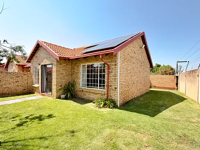 2 Bedroom Townhouse For Sale in Pretoria - v4ML.webp