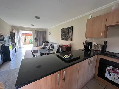 2 Bedroom Townhouse For Sale in Pretoria - ufWp.webp