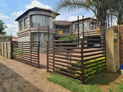 7 Bedroom House For Sale in Klippoortjie, Boksburg - QXZV.webp